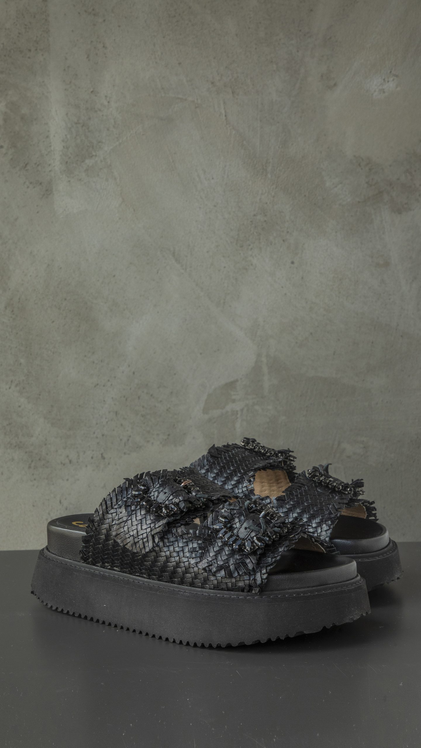 CORAL BLUE | PLATFORM MULE BLACK