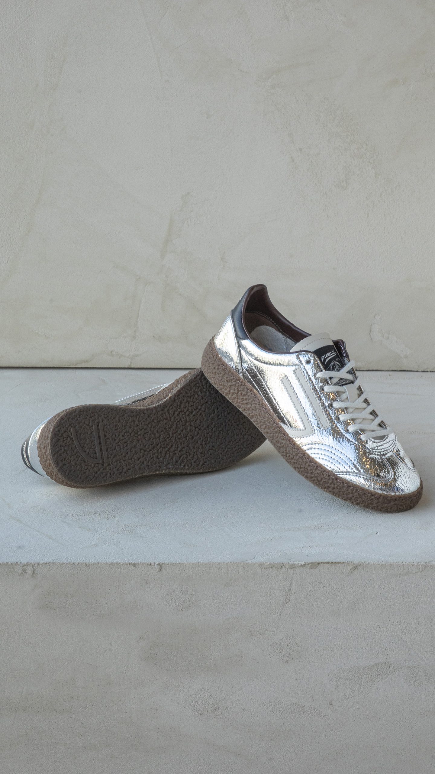 PURAAI | Sneakers Cracked