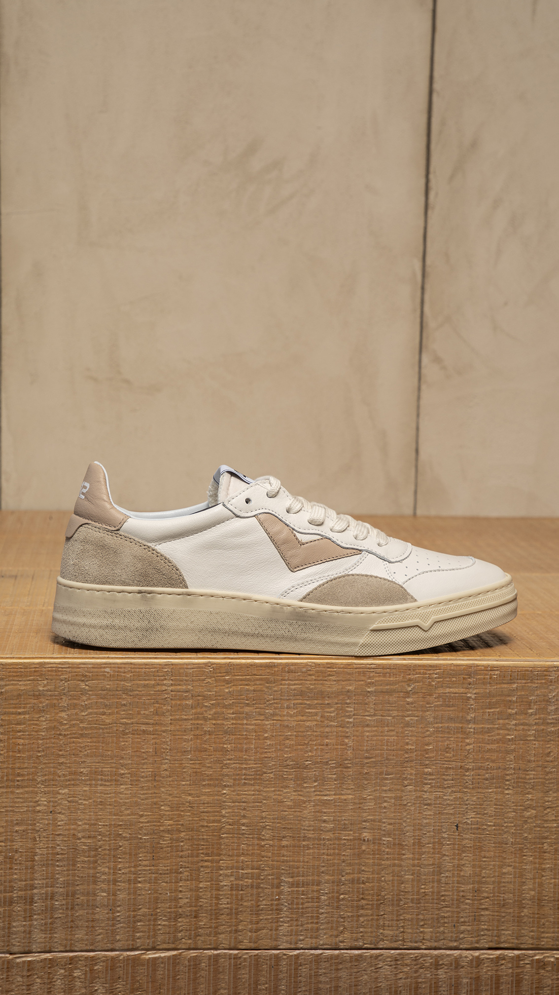 4B12 | Hyper White Dove